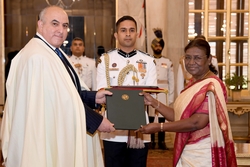 Ambassador presents his letter of credence to the President of India
